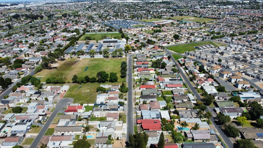 3 Bedroom Property for Sale in Peerless Park North Western Cape